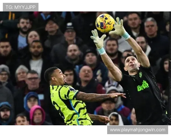 麦金精准助攻罗杰斯兜射破门，维拉主场气势如虹